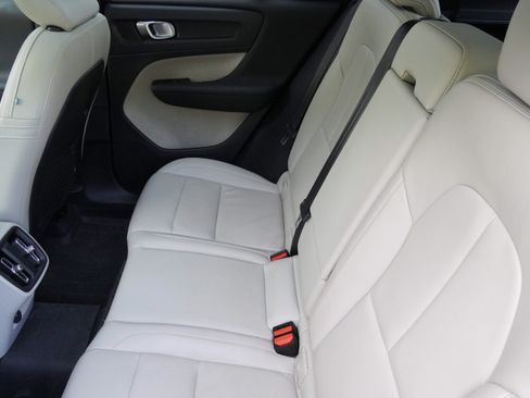Used 2020 Volvo XC40 T5 Momentum w/ Protection Package Premier AWD/4WD image 36