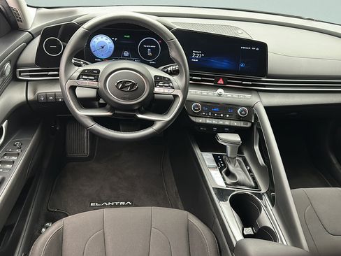 Used 2023 Hyundai Elantra SEL w/ Convenience Package FWD image 10