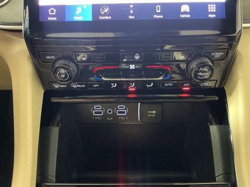 Used 2023 Jeep Grand Cherokee L Limited image 12