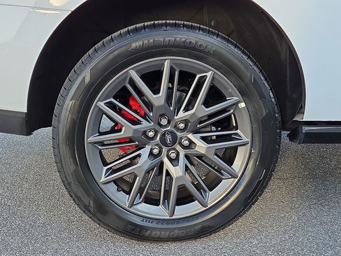 New 2025 Ford Expedition Platinum w/ Stealth Performance Package image 7