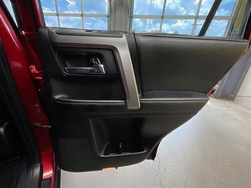 Used 2014 Toyota 4Runner SR5 AWD/4WD image 27