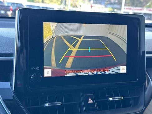 Used 2024 Toyota Corolla Cross XLE image 18