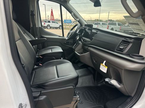 New 2026 Ford Transit 250 148 Medium Roof w/ Load Area Protection Package image 30