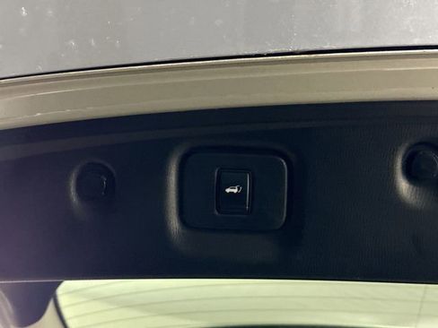 Used 2017 INFINITI QX60 Luxe w/ Deluxe Technology Package image 32