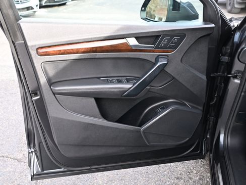 Used 2019 Audi Q5 2.0T Premium Plus image 11