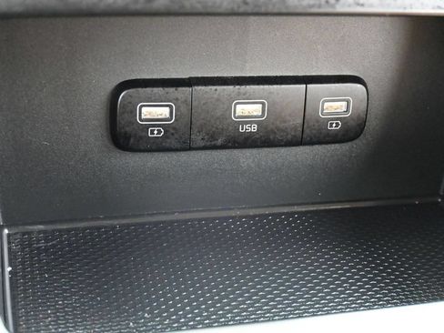 Used 2023 Kia Carnival LX w/ Paint Protection Package FWD image 22