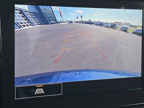 Used 2023 Chevrolet Traverse LT FWD image 6