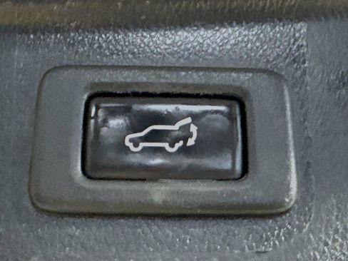 Used 2017 Subaru Outback 3.6R Limited AWD/4WD image 31