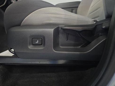 Used 2025 Toyota Tacoma TRD Sport AWD/4WD image 13