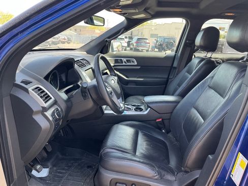 Used 2014 Ford Explorer XLT w/ Equipment Group 202A FWD image 11