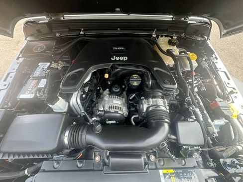 Used 2018 Jeep Wrangler Sport AWD/4WD image 25