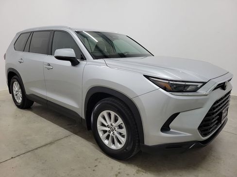 Used 2024 Toyota Grand Highlander XLE image 4