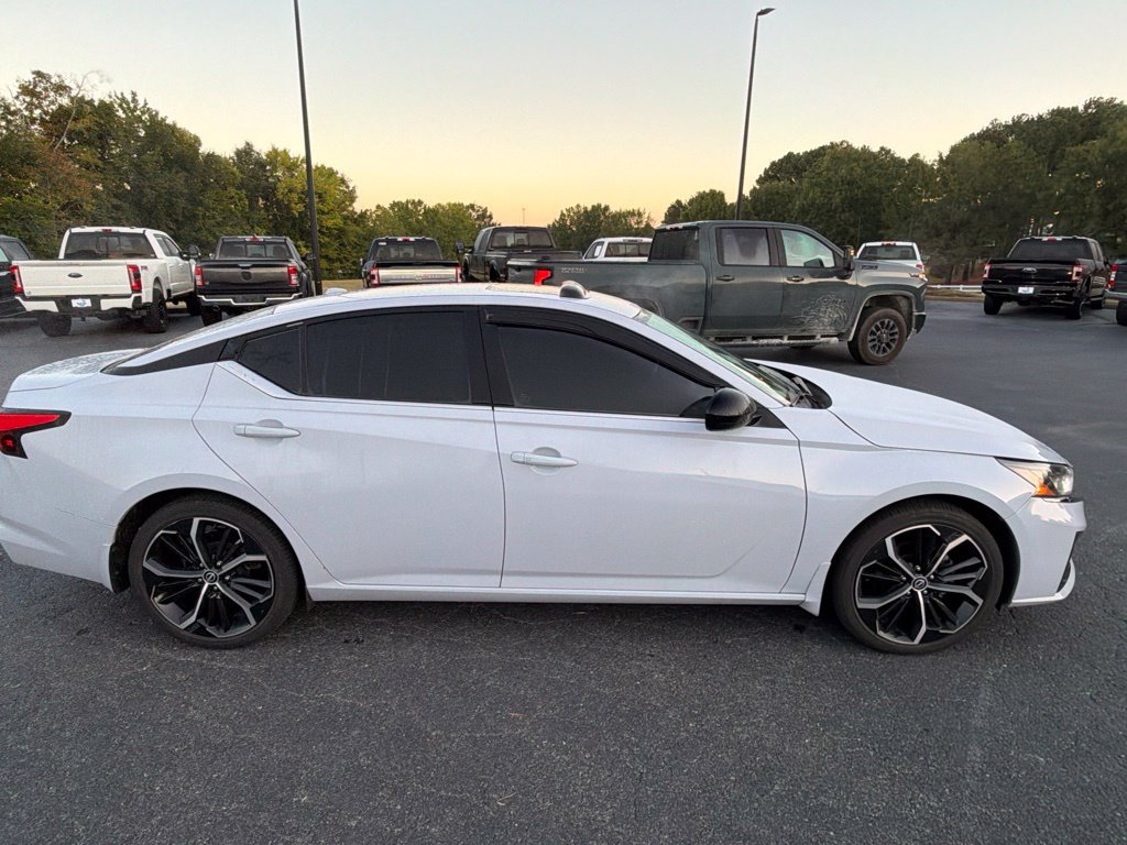 Used 2024 Nissan Altima 2.5 SR w/ SR Premium Package FWD image 18