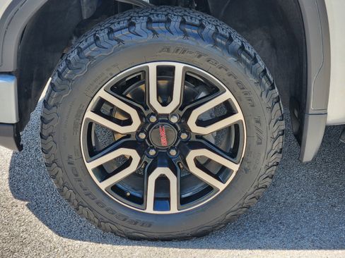 Used 2024 GMC Sierra 1500 AT4 w/ Technology Package AWD/4WD image 30