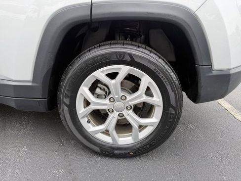 Used 2024 Jeep Compass Latitude AWD/4WD image 35