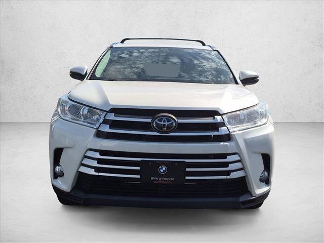 Used 2019 Toyota Highlander XLE AWD/4WD image 2