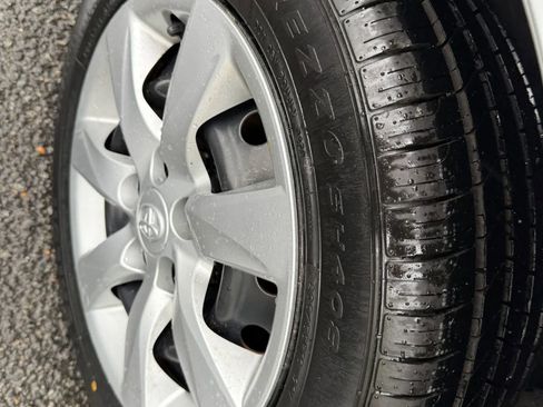 Used 2013 Toyota Matrix S FWD image 35
