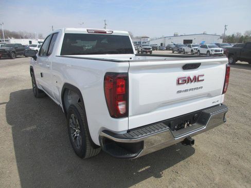 New 2026 GMC Sierra 1500 SLE image 7