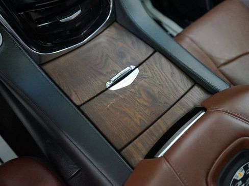 Used 2016 Cadillac Escalade Luxury AWD/4WD image 43