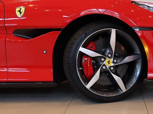 Certified 2022 Ferrari Portofino M image 10