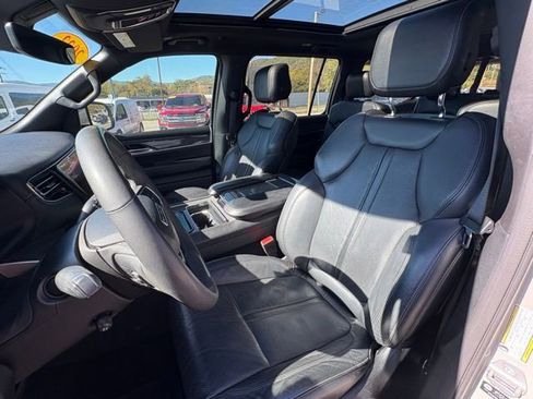 Used 2022 Jeep Wagoneer Series III w/ Premium Group I image 26