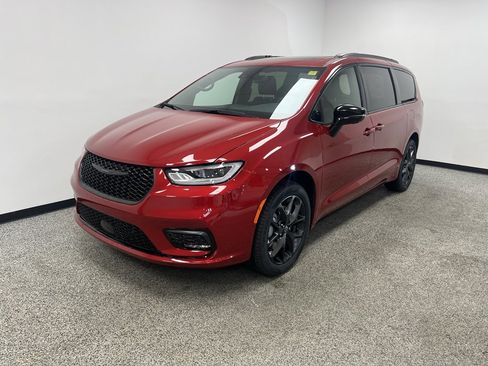 New 2026 Chrysler Pacifica Limited w/ S Appearance Package image 18