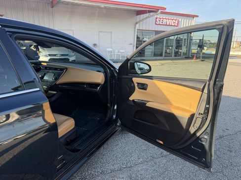 Used 2018 Toyota Avalon XLE FWD image 16