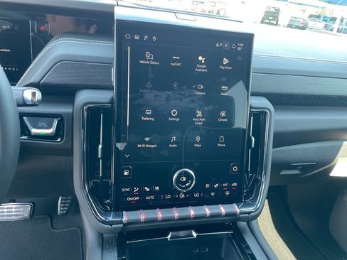 New 2025 GMC Yukon AT4 Ultimate image 19