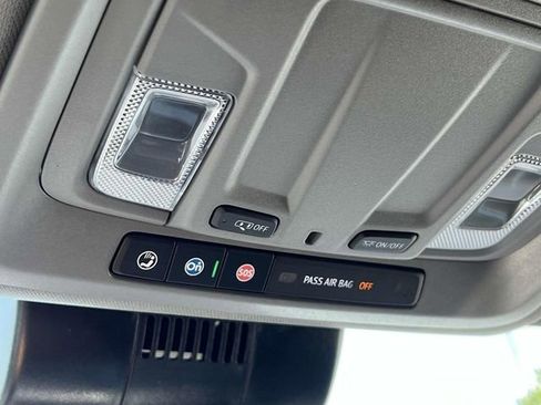 Used 2025 GMC Sierra 1500 Elevation image 28