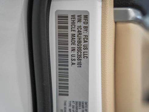 New 2025 Jeep Grand Cherokee Limited w/ Luxury Tech Group II image 39