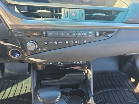 Used 2021 Lexus ES 300h w/ Premium Package image 23