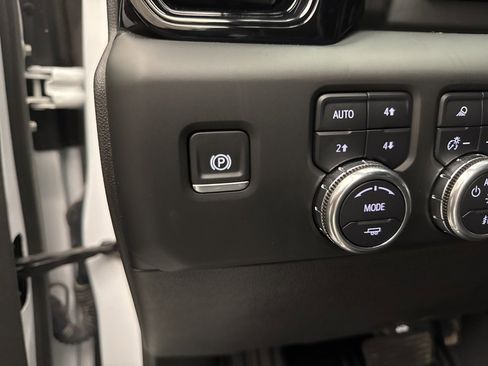 Used 2024 GMC Sierra 2500 AT4X image 36