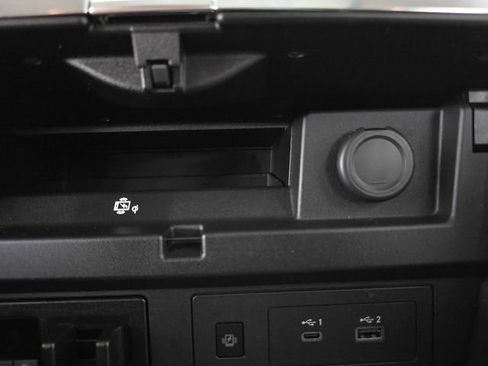 Used 2024 Nissan Armada SL image 30