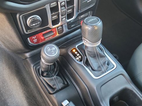 Used 2024 Jeep Gladiator Mojave image 27