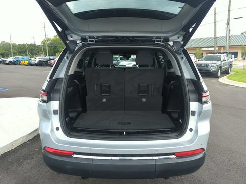 Used 2022 Jeep Grand Cherokee L Laredo w/ Luxury Tech Group I RWD image 30