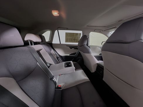 Used 2019 Toyota RAV4 XLE image 33