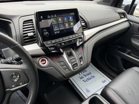 Used 2024 Honda Odyssey Sport image 17