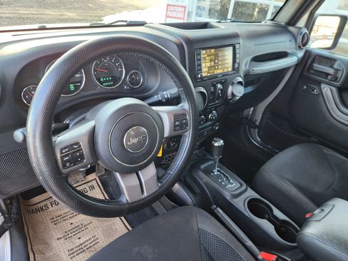 Used 2017 Jeep Wrangler Unlimited Sport image 27