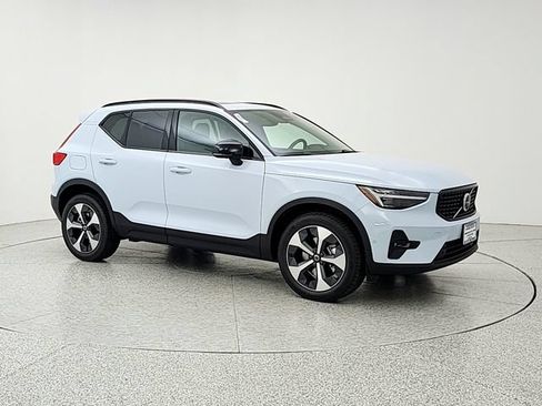 New 2026 Volvo XC40 B5 Plus w/ Protection Package Premier AWD/4WD image 3