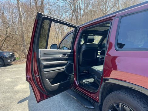 Used 2024 Jeep Wagoneer Series II w/ Convenience Group I AWD/4WD image 34