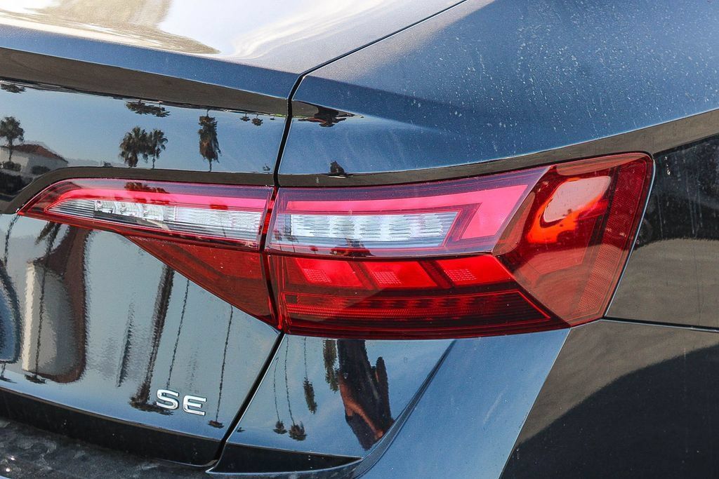 Used 2023 Volkswagen Jetta SE FWD image 10