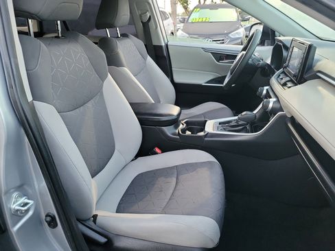 Used 2021 Toyota RAV4 XLE image 19