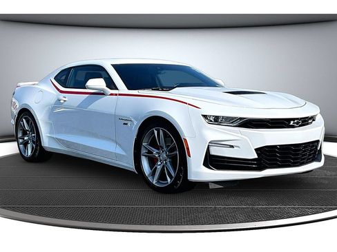 Used 2020 Chevrolet Camaro SS RWD image 2