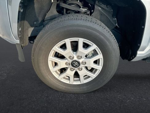 Used 2024 Toyota Tacoma SR5 AWD/4WD image 10