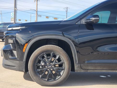 Used 2024 Chevrolet Traverse LT w/ Midnight/Sport Edition image 9