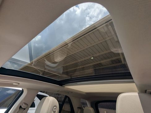 Certified 2022 Mercedes-Benz GLE 350 w/ Premium Package image 8