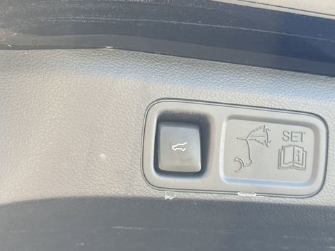 Used 2022 Ford Expedition XLT image 15