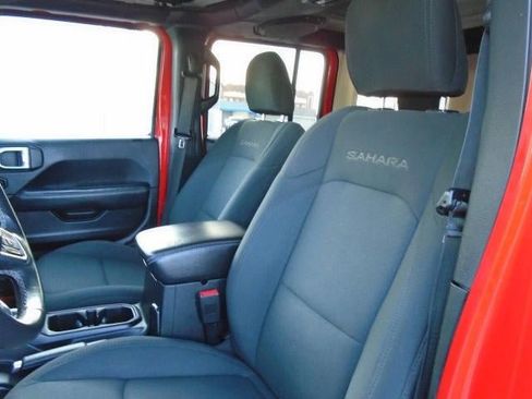 Used 2019 Jeep Wrangler Unlimited Sahara image 17