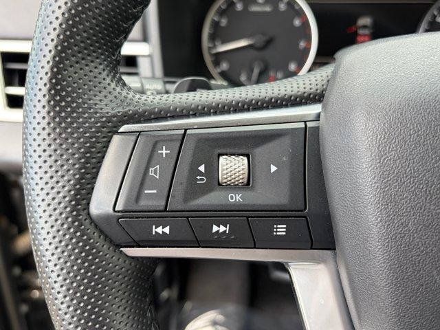Used 2025 Mitsubishi Outlander SE FWD image 23
