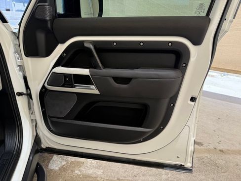 Used 2022 Land Rover Defender 110 S AWD/4WD image 19